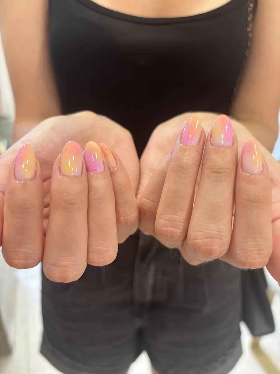 Akro nail room