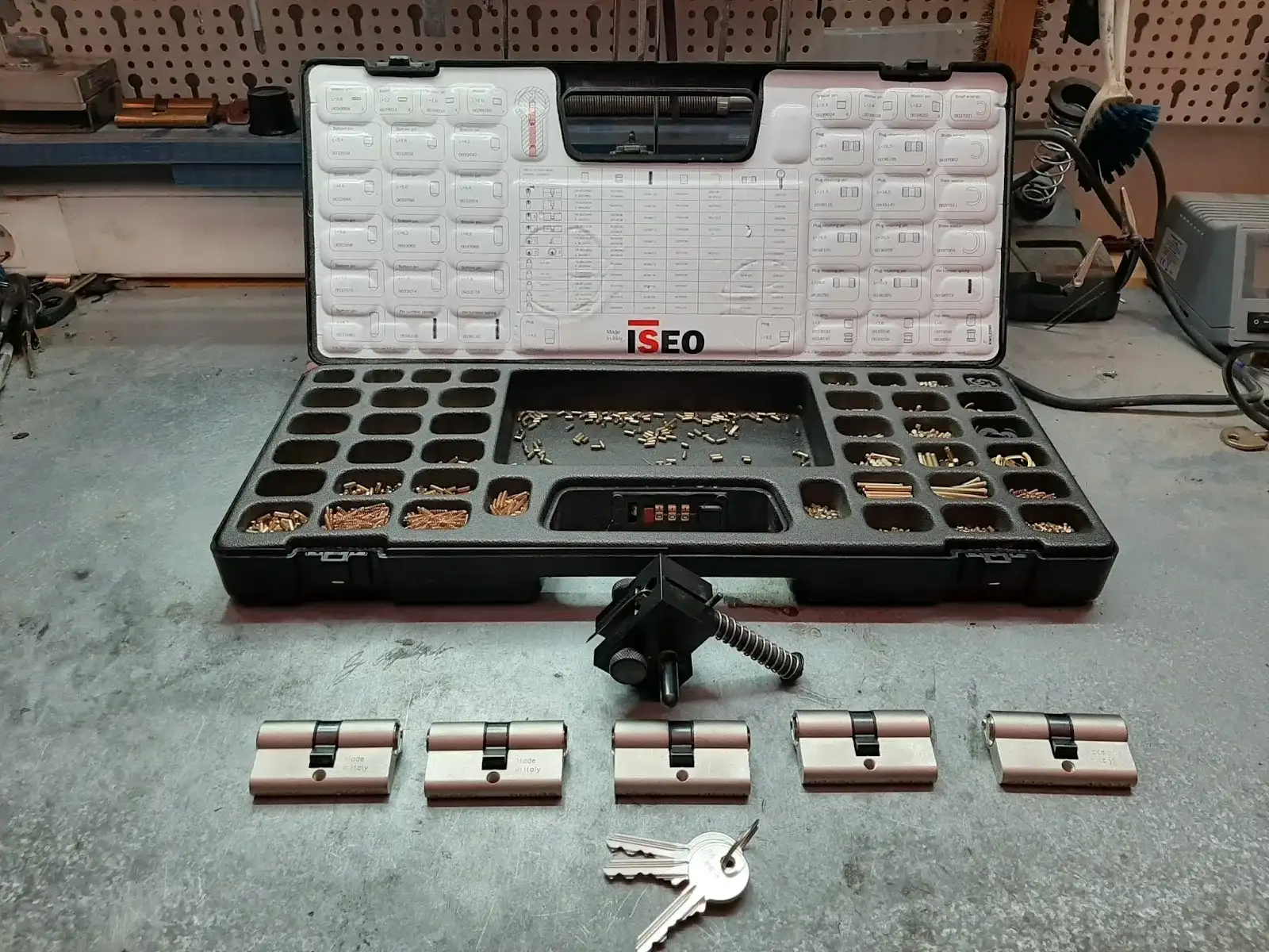 FPI LOCKSMITH - SECURITY SYSTEMS & SERVICES - PRIVATE INVESTIGATIONS
