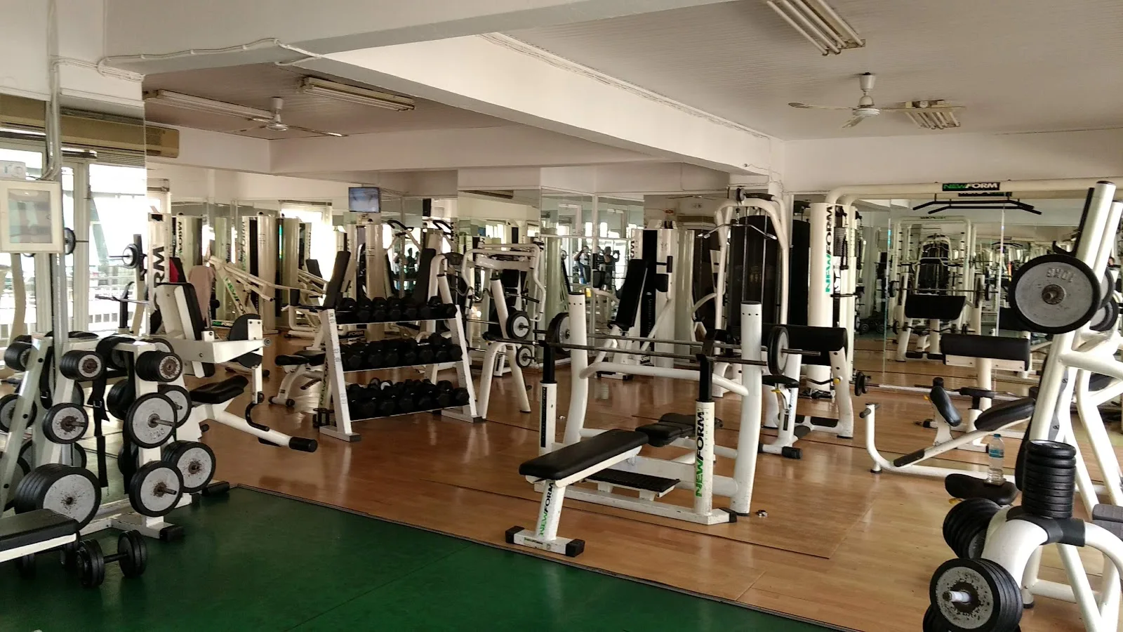 GYM -LOOK · Γυμναστήρια & Personal Training · Αθήνα