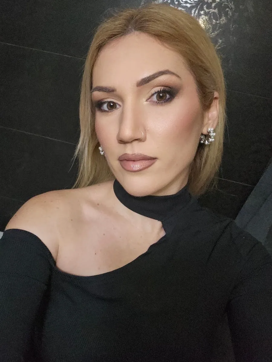 Καλογεράκη Μιχαέλα Make Up and Hair Artist