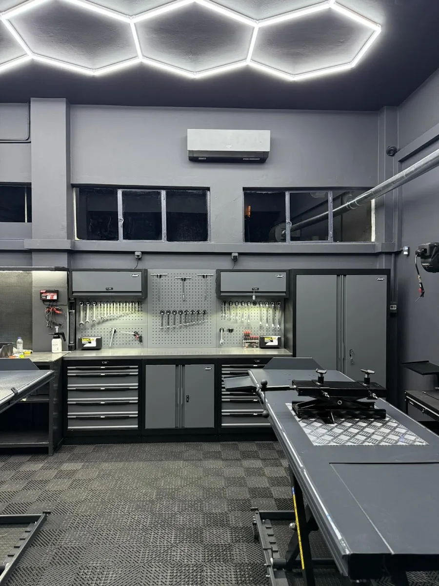 KINNAS MOTO LAB