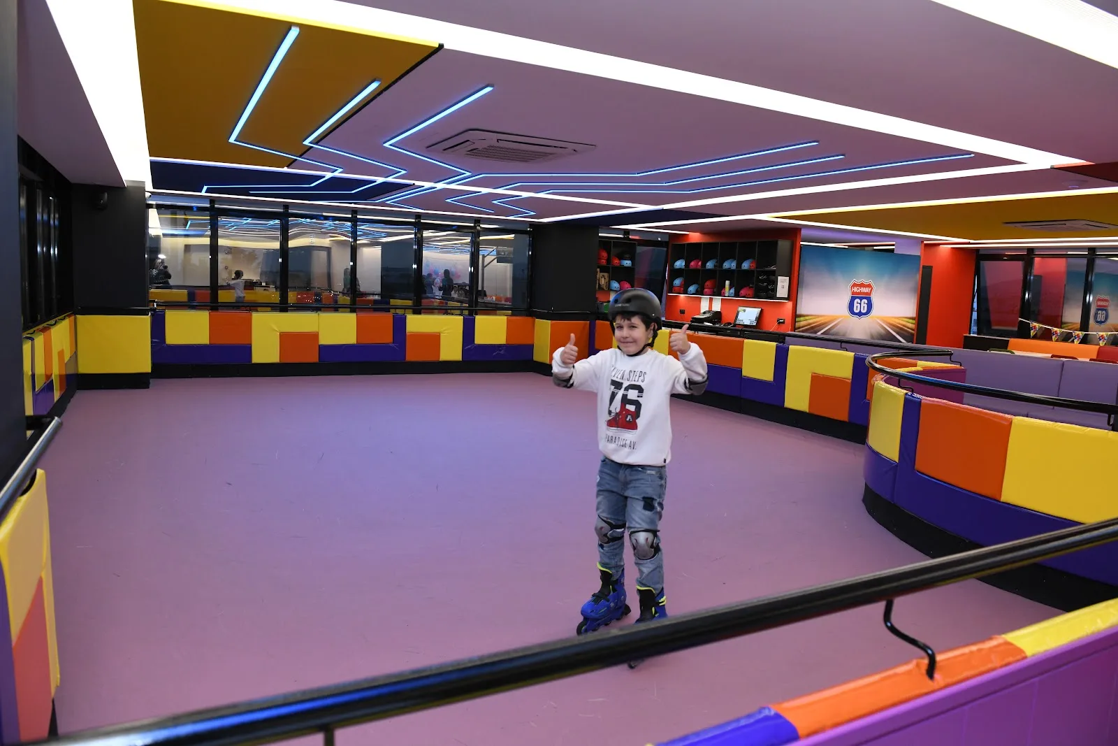 LOLLIPOP ΠΕΡΙΣΤΕΡΙ ΠΑΙΔΟΤΟΠΟΣ ΠΟΛΥΧΩΡΟΣ · Playgrounds & Creative Activities · Περιστέρι