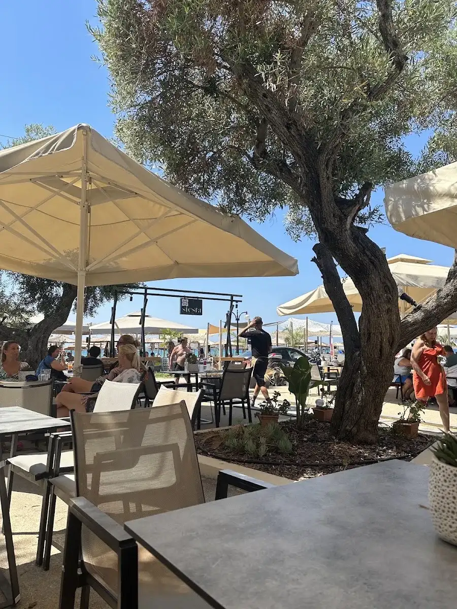 Siesta beach bar (Paralia)