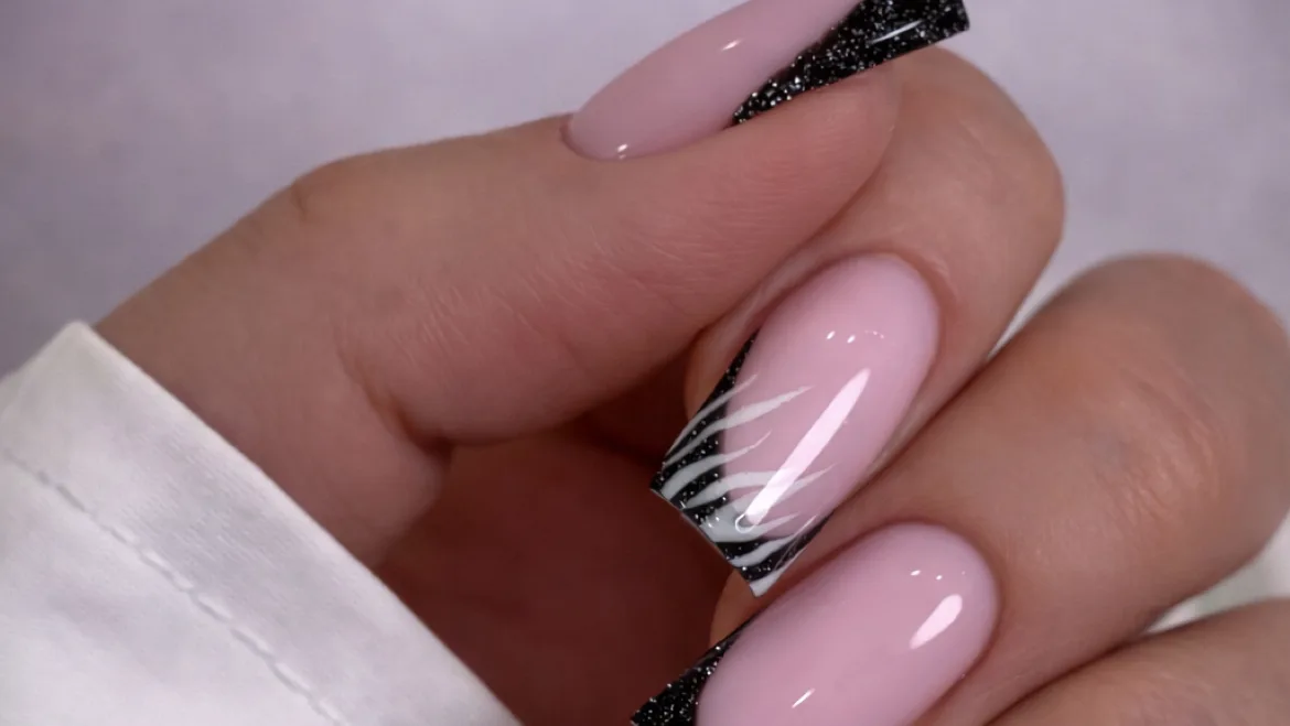 Tres Chic Nail's Salon