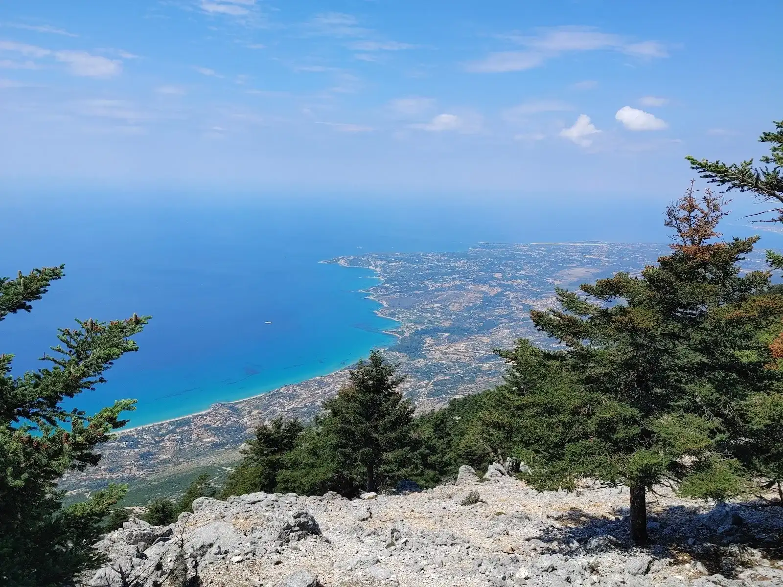 Χώρος Στάθμευσης Εθνικού Δρυμού Αίνου
