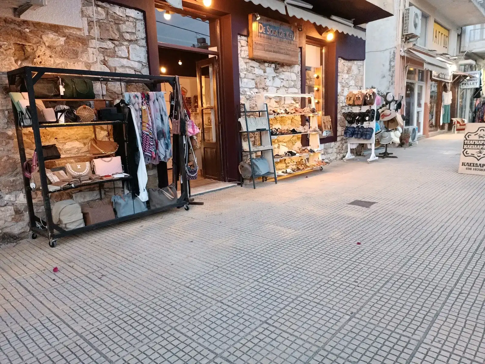 De Sola De Key Gifts & Art Workshop