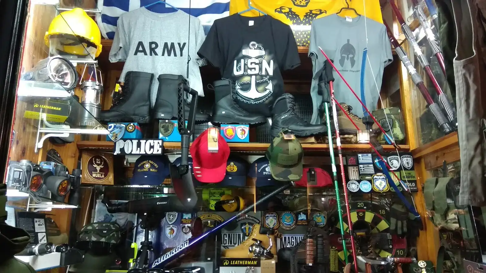 Σε Στεριά και Θάλασσα "Army & Navy Store"