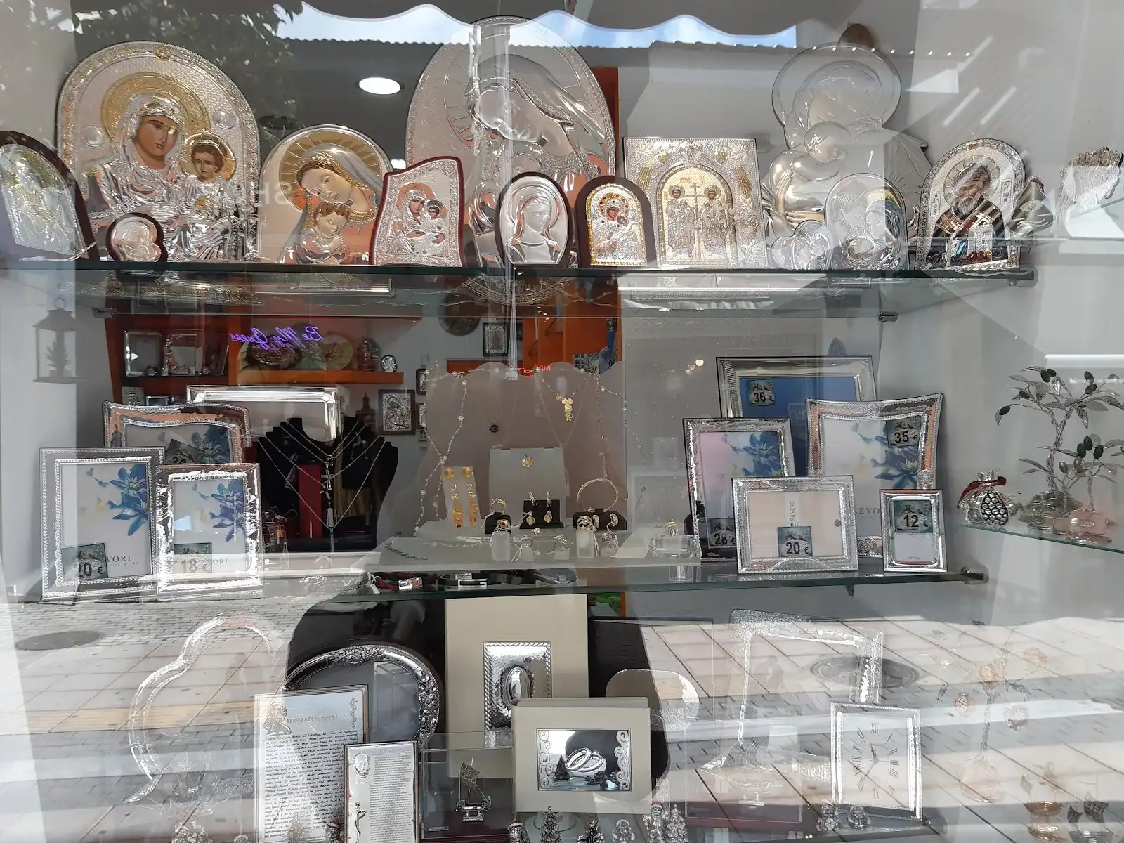 Silver's Moda
