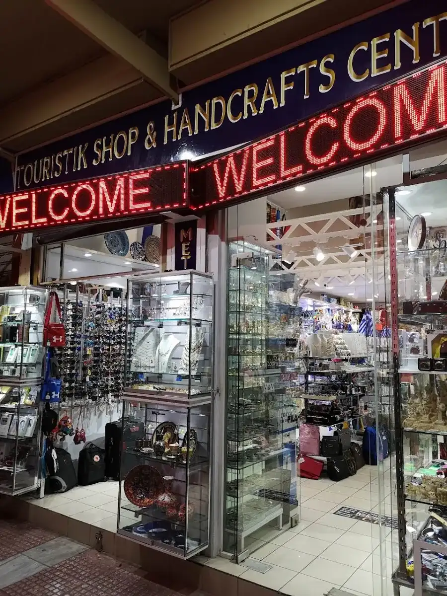 Touristik Center Shop Pireaus · Δώρα, Souvenirs & Χειροποίητα · Πειραιάς