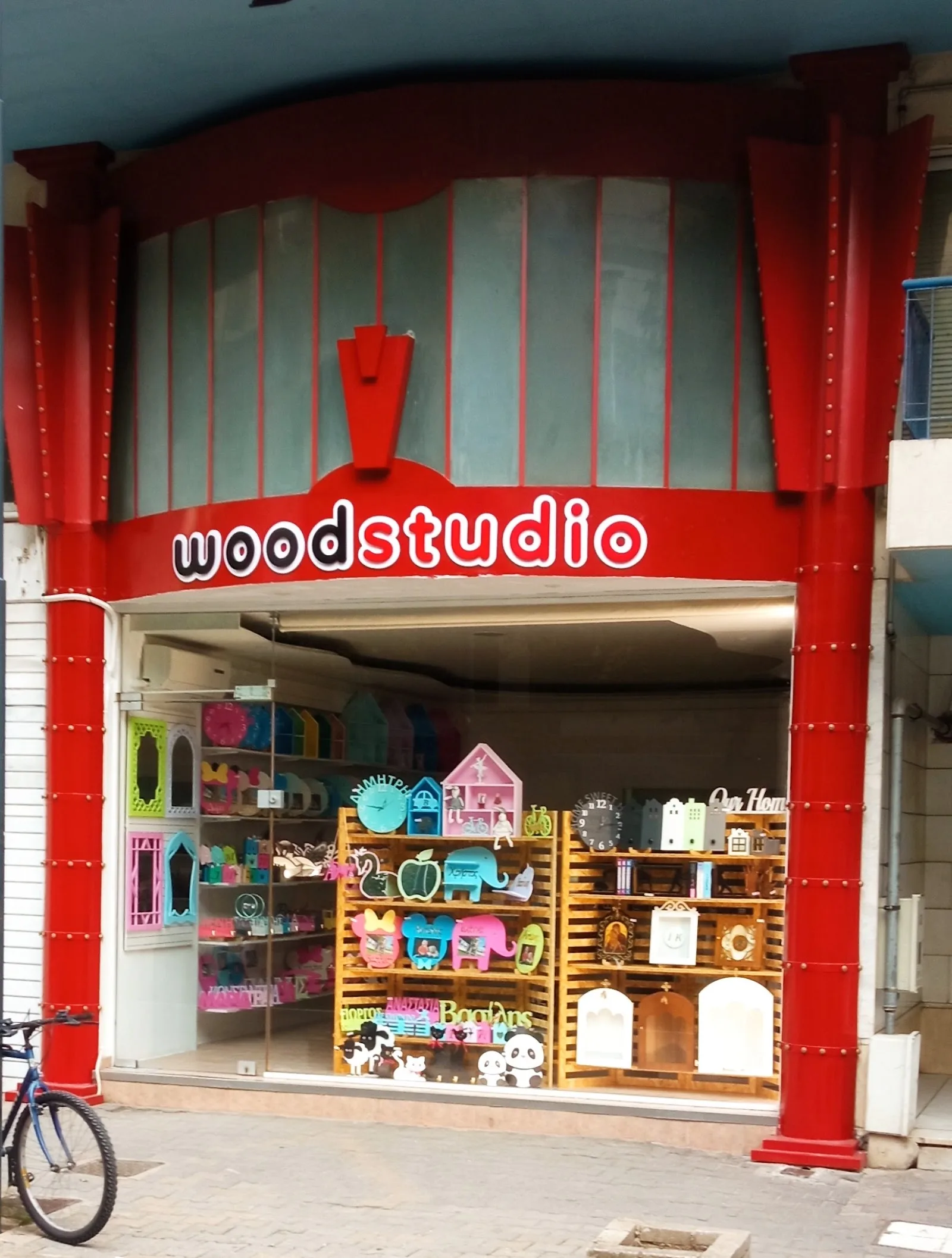WOODSTUDIO